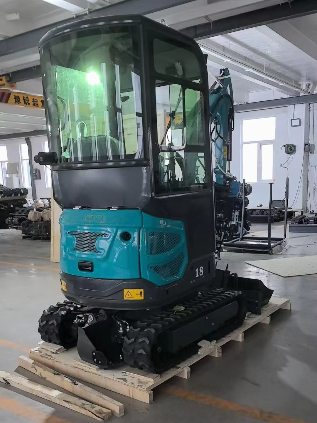 1.8 Ton Mini Excavator with At - Farming Pump For Agriculture のレビューと価格